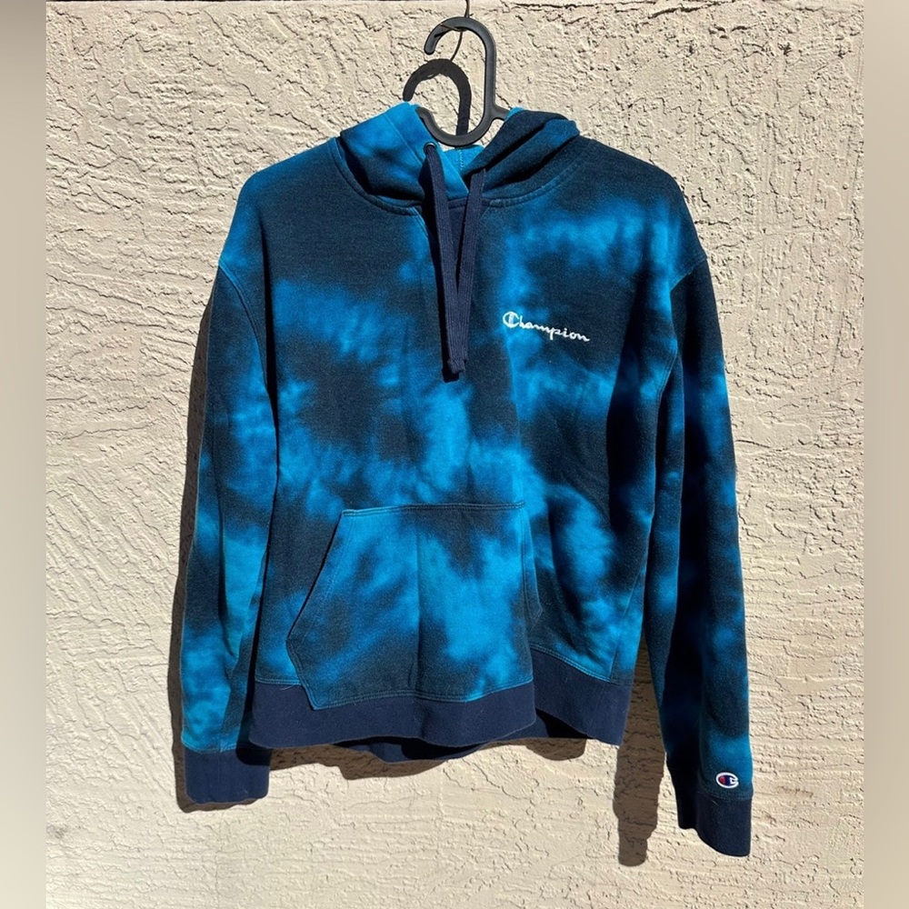 Women’s champion blue tie-dye hoodie SO SOFT!